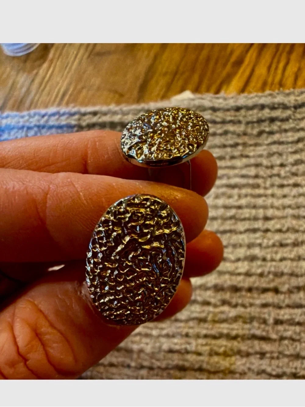8 pairs of various Men's cufflinks.